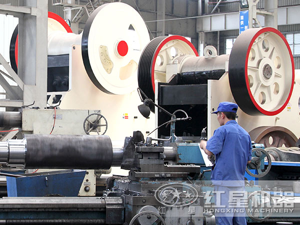 石頭顎式破碎機(jī)加工車間